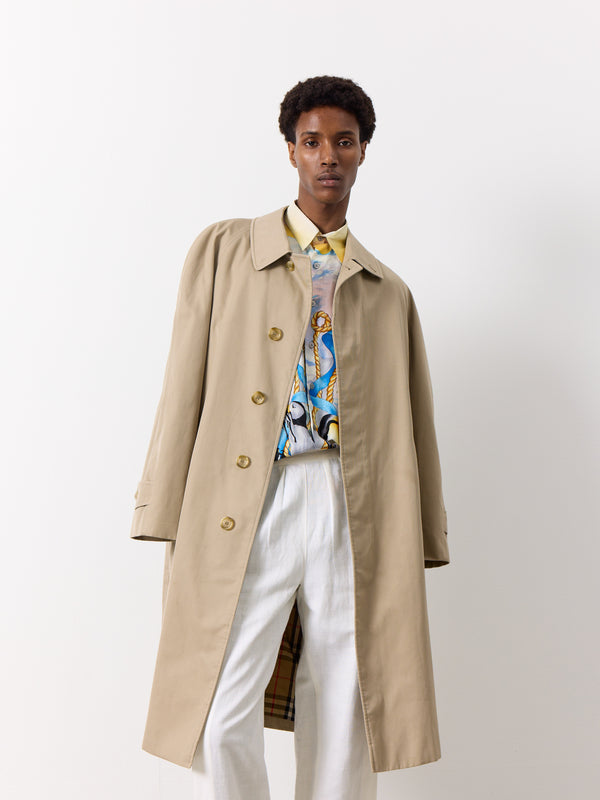 The iconic Burberry trench coat boasts a relaxed fit and a full plaid lining to keep you warm and stylish. Made from heavyweight cotton, it's perfect for layering and features double side pockets.