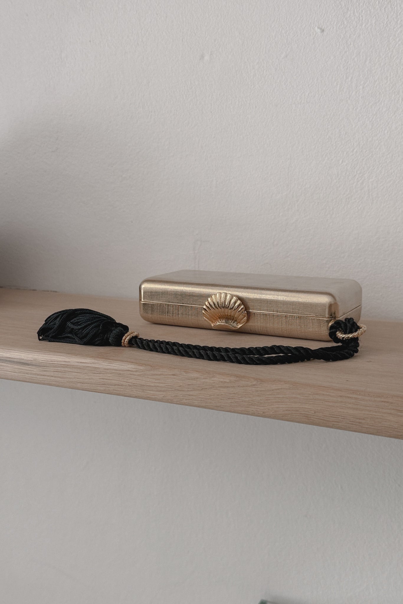 Elizabeth Arden Gold Plated Evening Clutch – Shell Clasp, WILDE Copenhagen