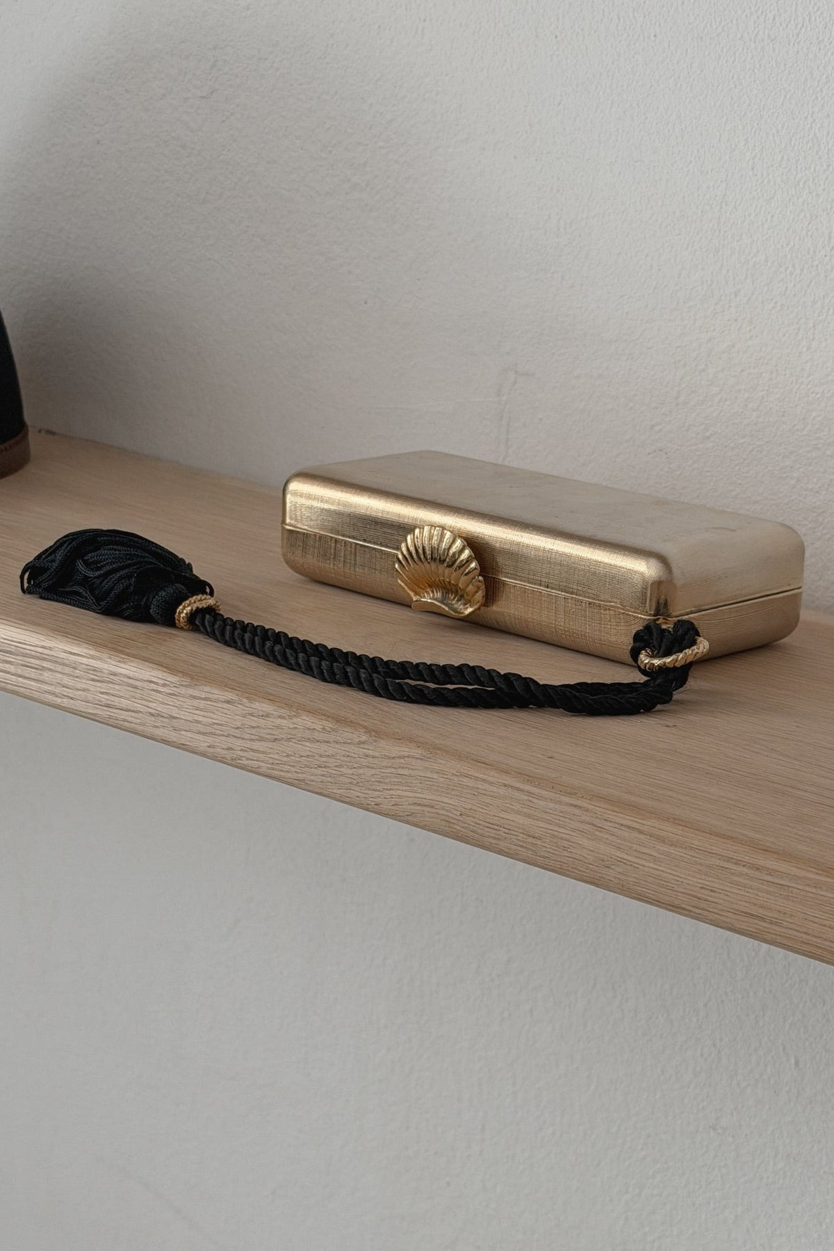 Elizabeth Arden Gold Plated Evening Clutch – Shell Clasp, WILDE Copenhagen