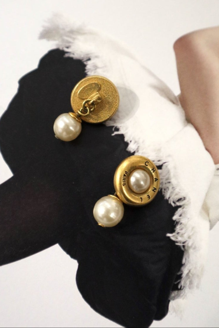 Chanel pearl cuff links - WILDE