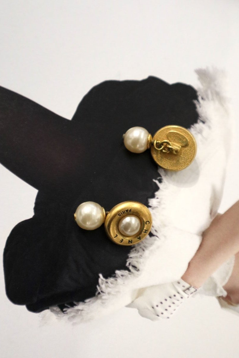 Chanel pearl cuff links - WILDE