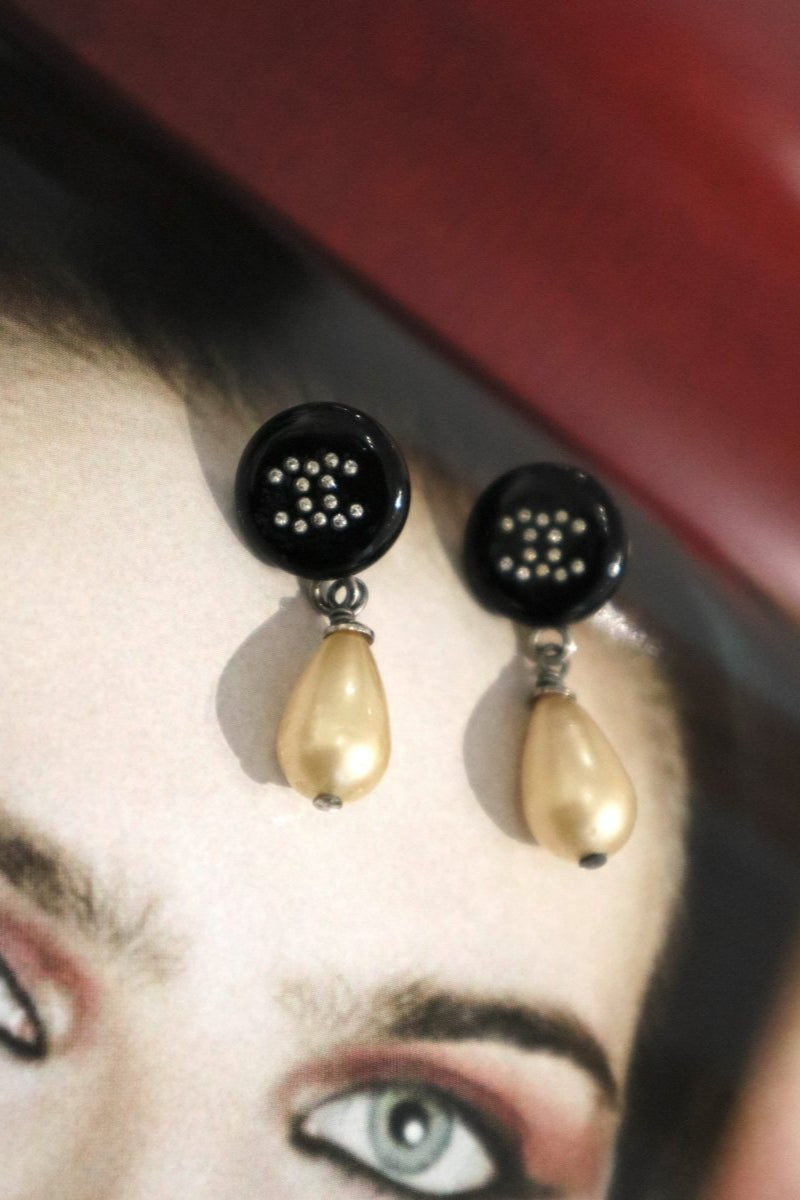 Chanel pearl earrings - WILDE