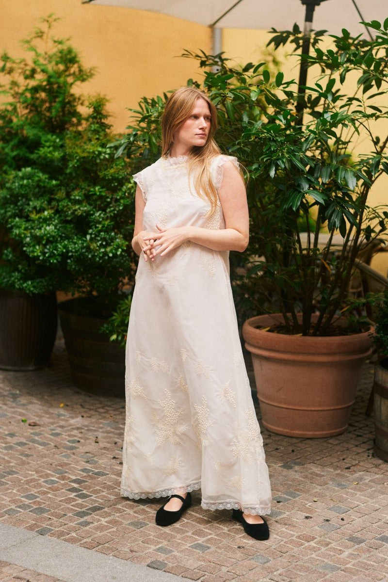 Embroidered wedding dress - WILDE