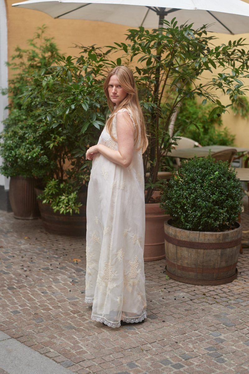 Embroidered wedding dress - WILDE