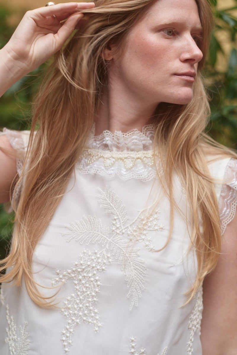 Embroidered wedding dress - WILDE