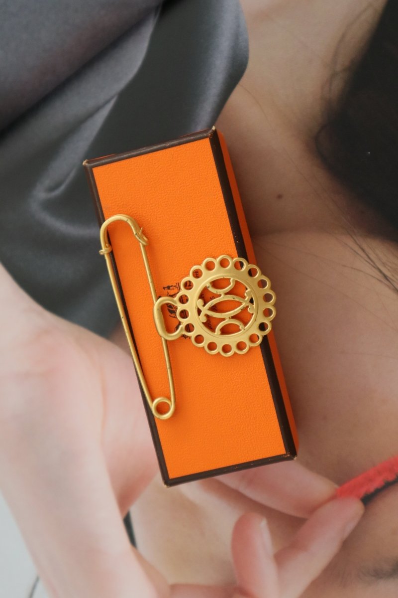 Hermes gold brooch - WILDE