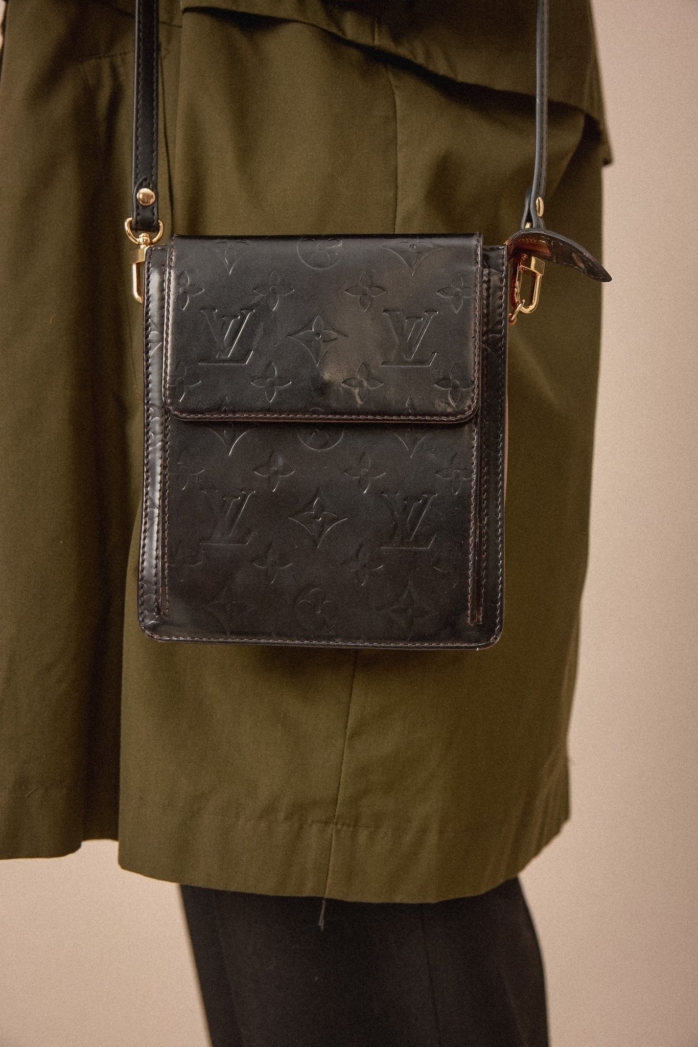 Louis Vuitton Mott Black Handbag - WILDE