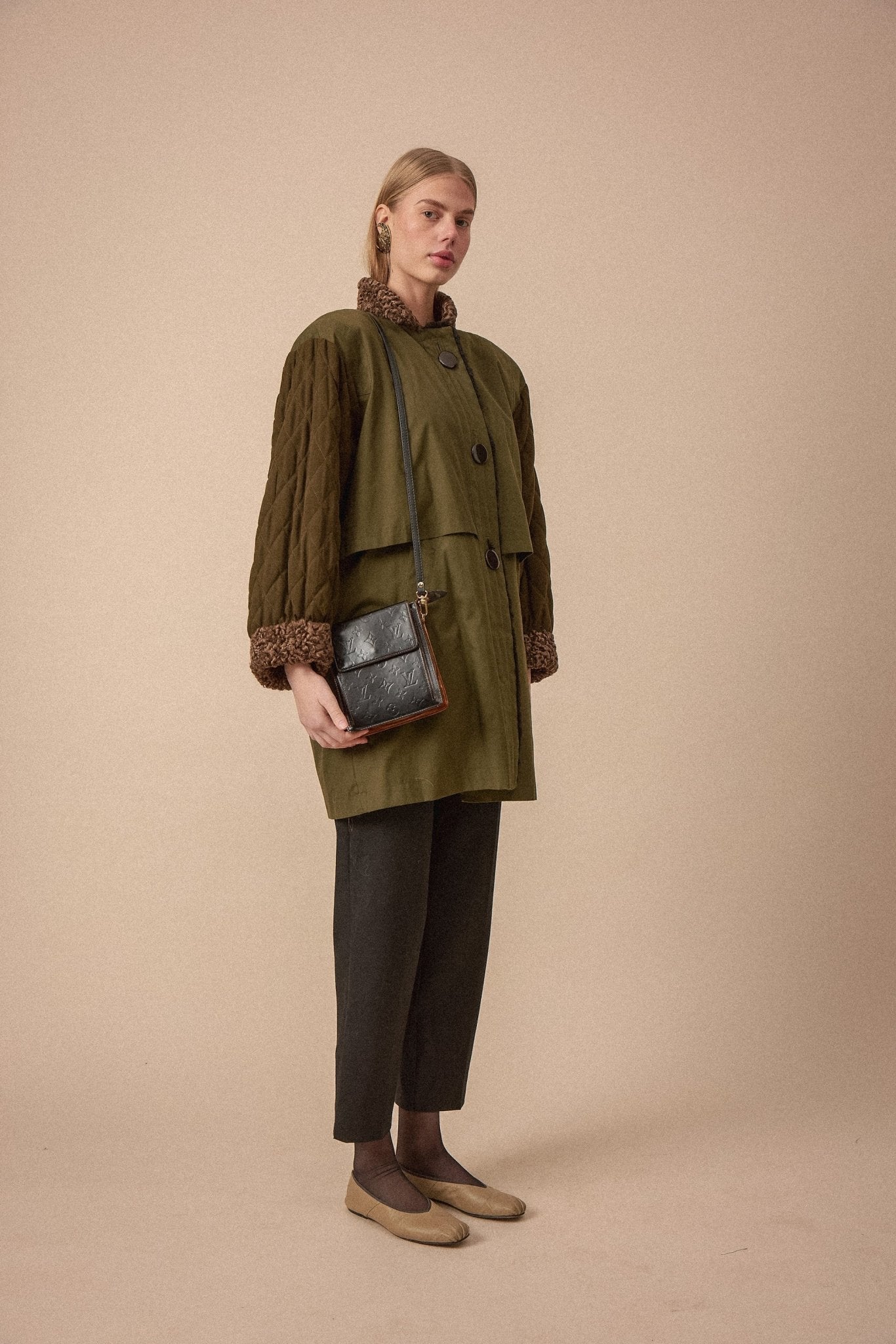 Louis Vuitton Mott Black Handbag - WILDE