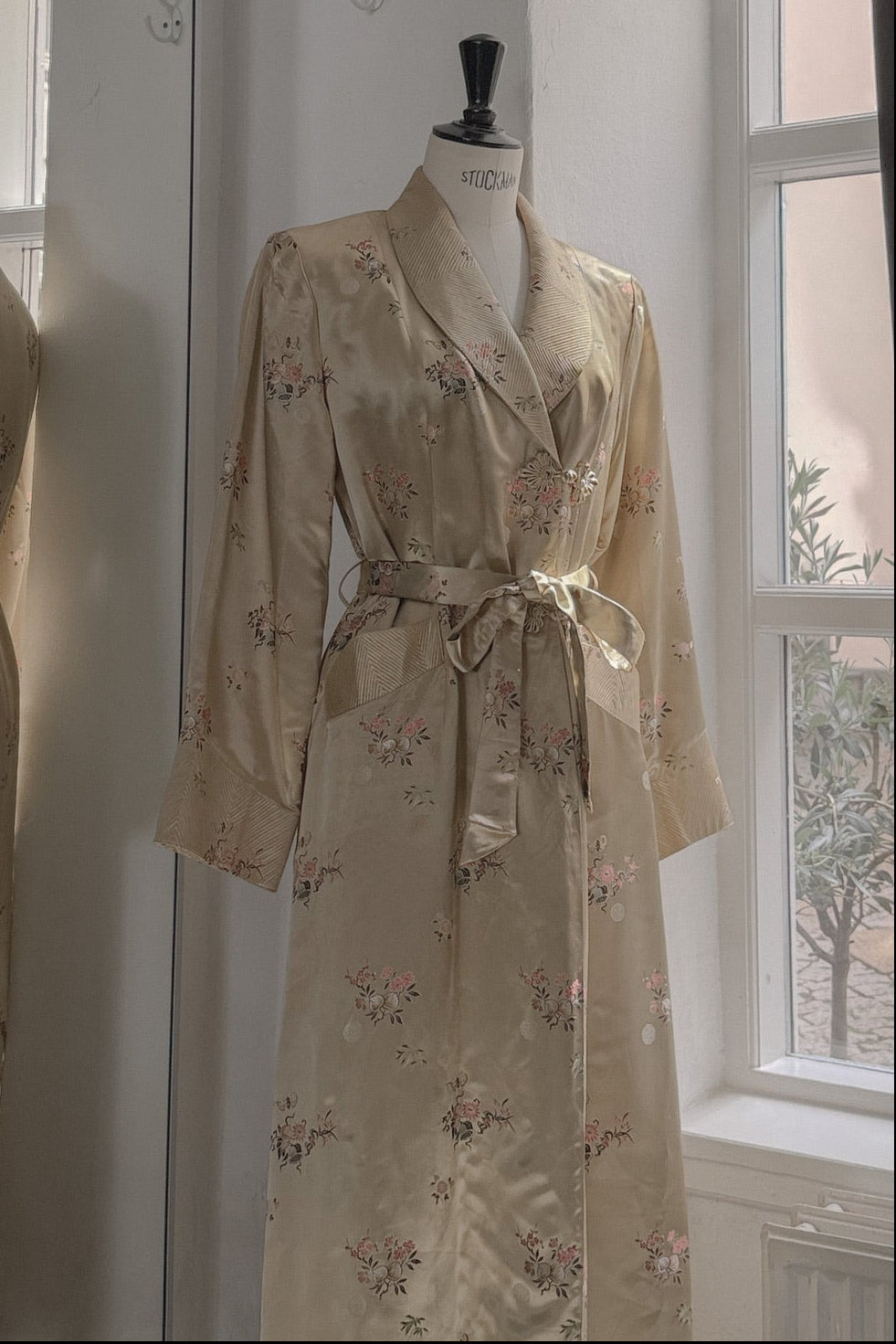 Vintage Gold Embroidered Silk Chinese Robe, WILDE Copenhagen