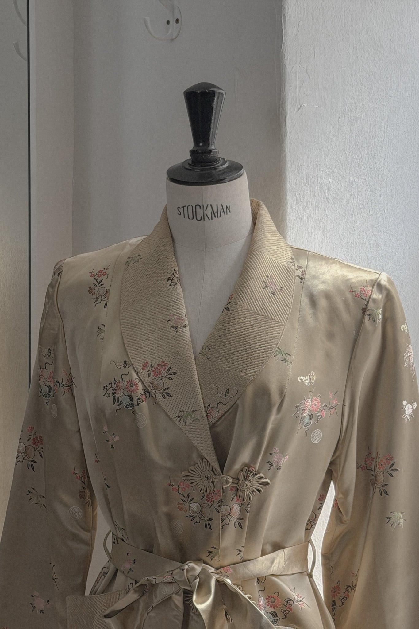 Vintage Gold Embroidered Silk Chinese Robe, WILDE Copenhagen