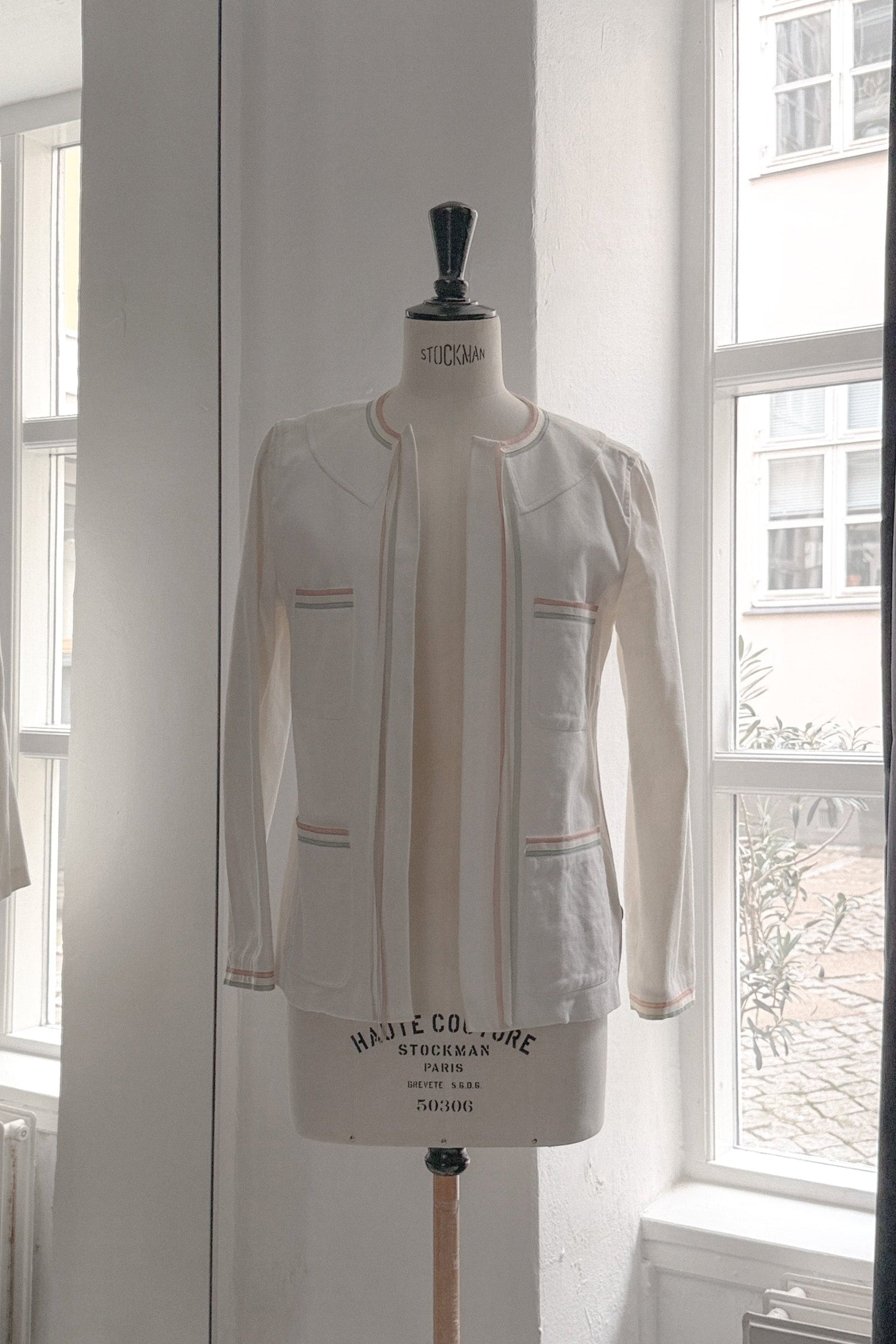 Vintage Chanel Cruise SS2004 Ecru Cotton Jacket, Size 38. WILDE, Copenhagen.