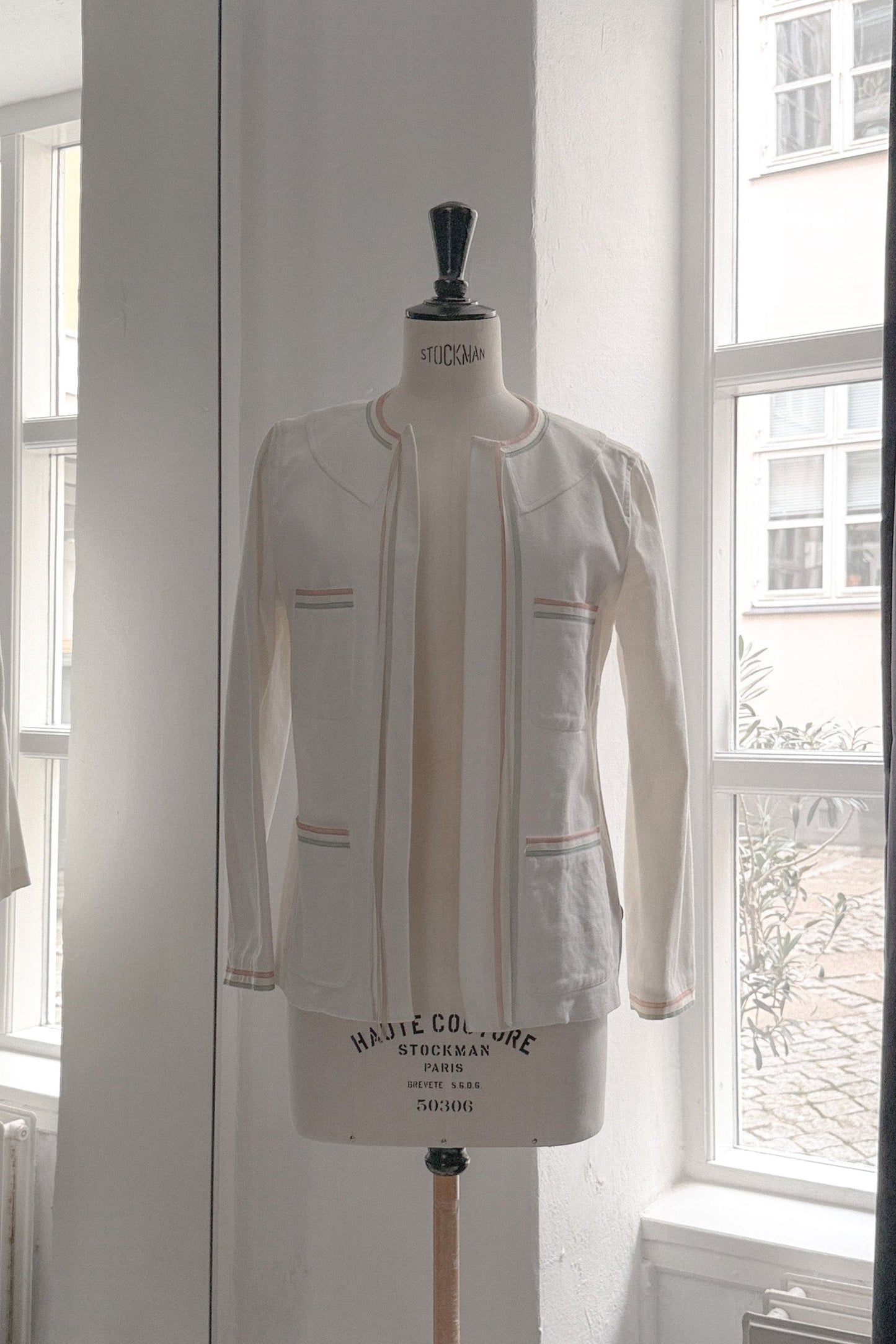 Vintage Chanel Cruise SS2004 Ecru Cotton Jacket, Size 38. WILDE, Copenhagen.