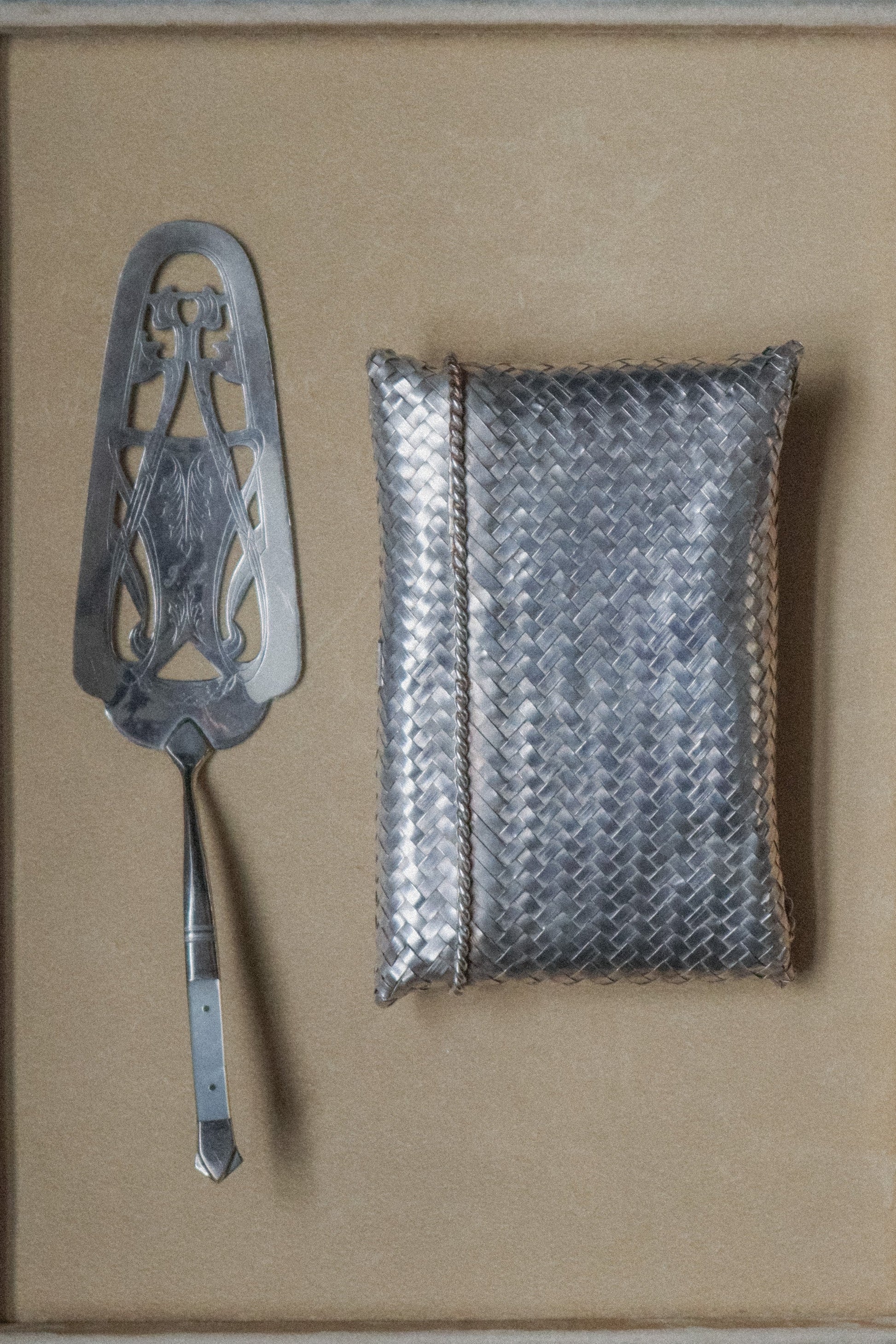 Vintage Mexican Taxco silver evening bag with traditional woven design and chain strap. Artisan silversmith piece in very good condition.