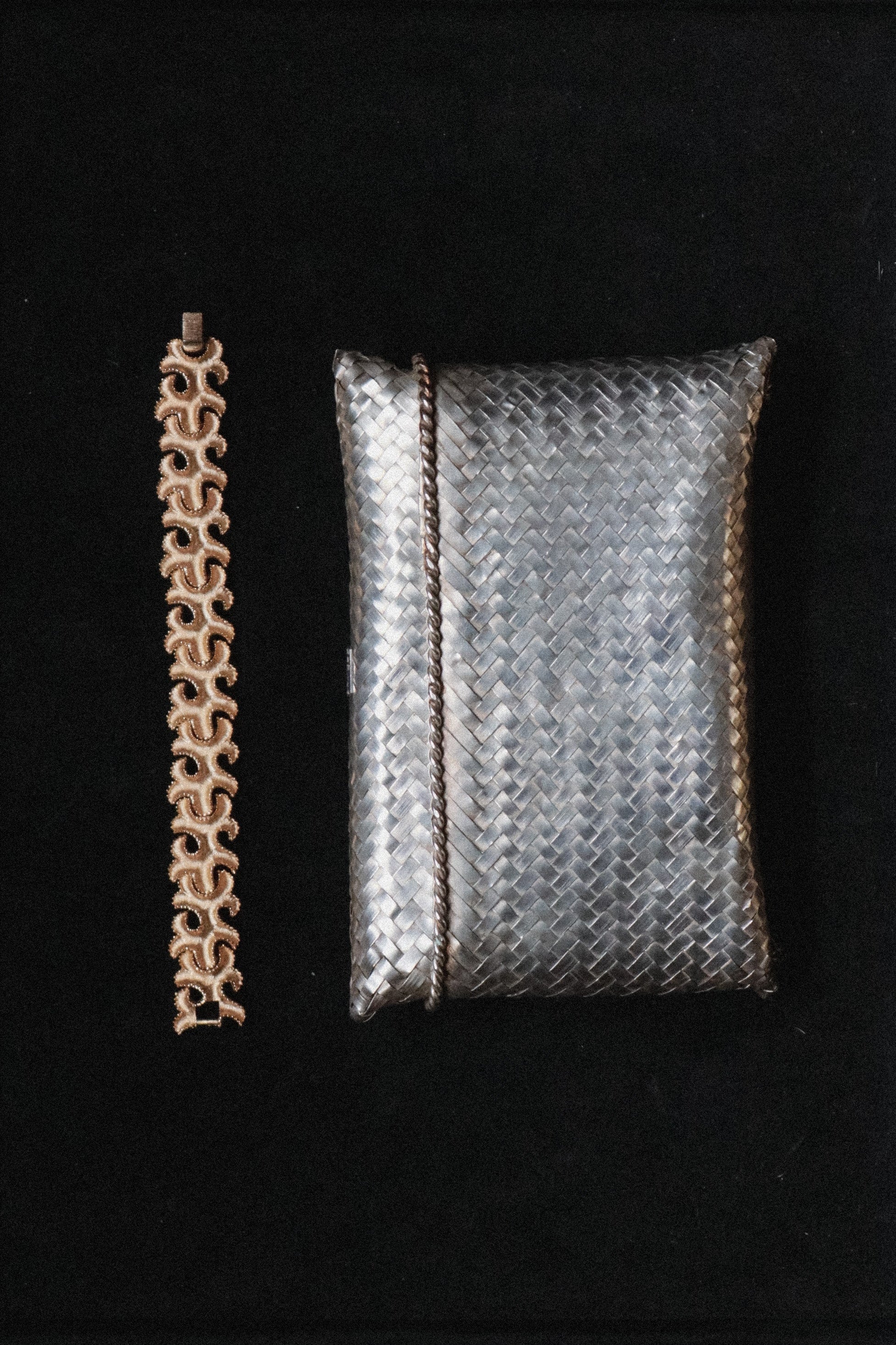 Vintage Mexican Taxco silver evening bag with traditional woven design and chain strap. Artisan silversmith piece in very good condition.