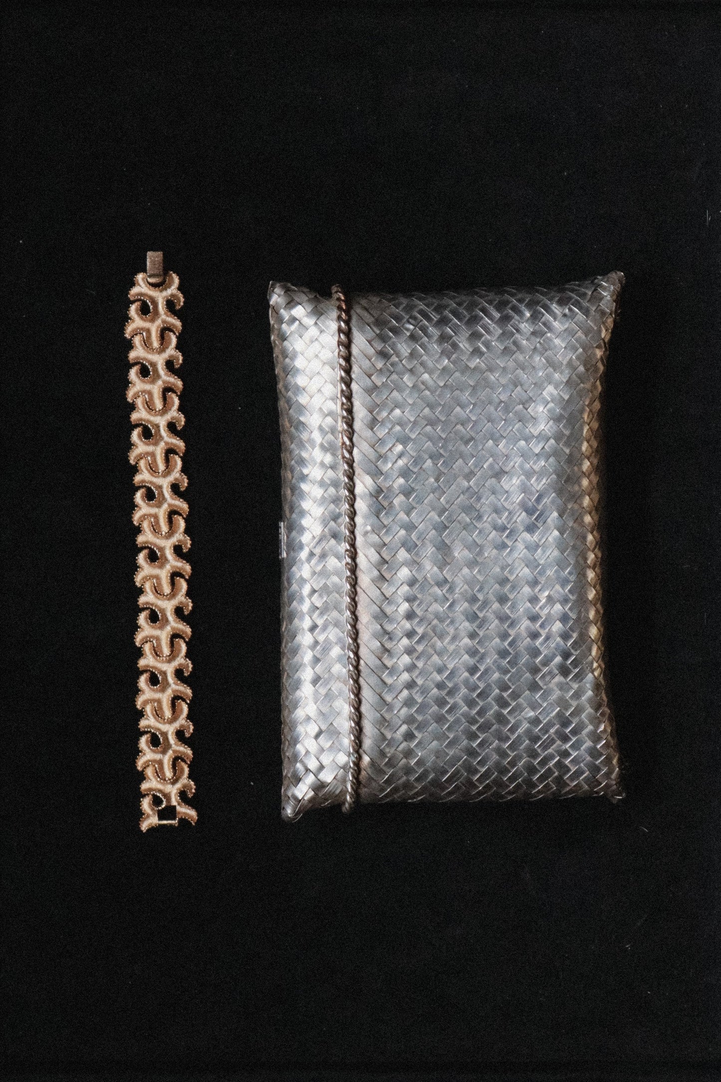 Vintage Mexican Taxco silver evening bag with traditional woven design and chain strap. Artisan silversmith piece in very good condition.