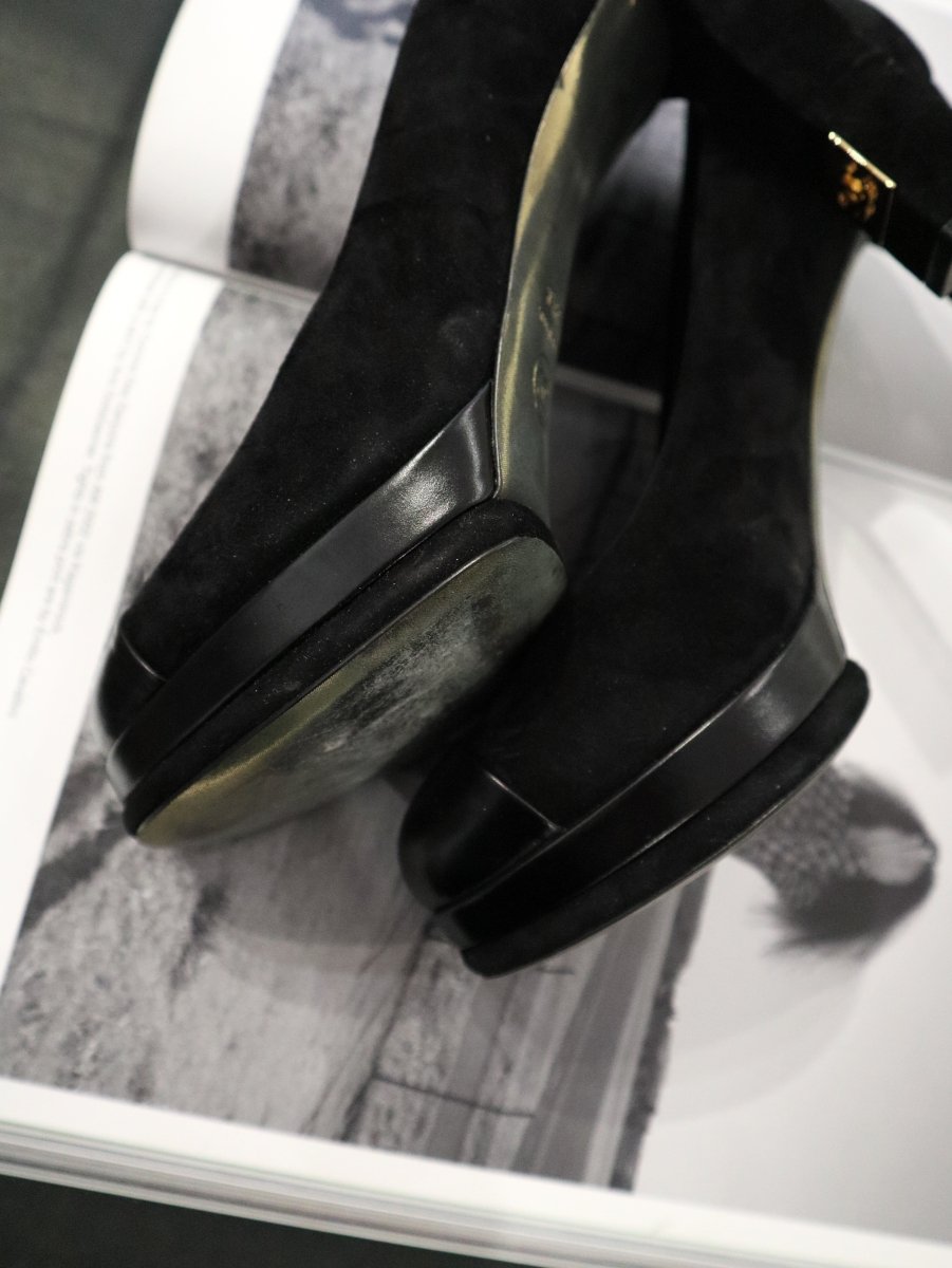 Chanel black heels - WILDE