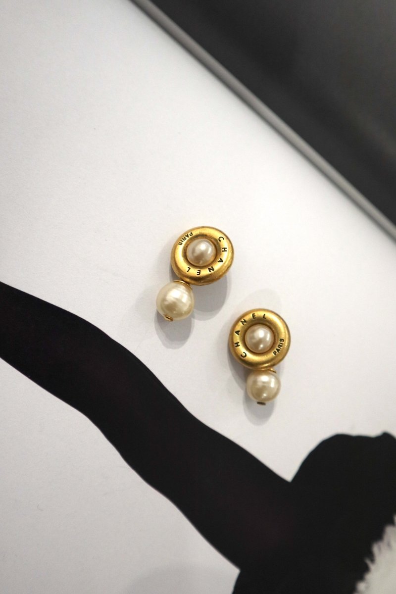 Chanel pearl cuff links - WILDE