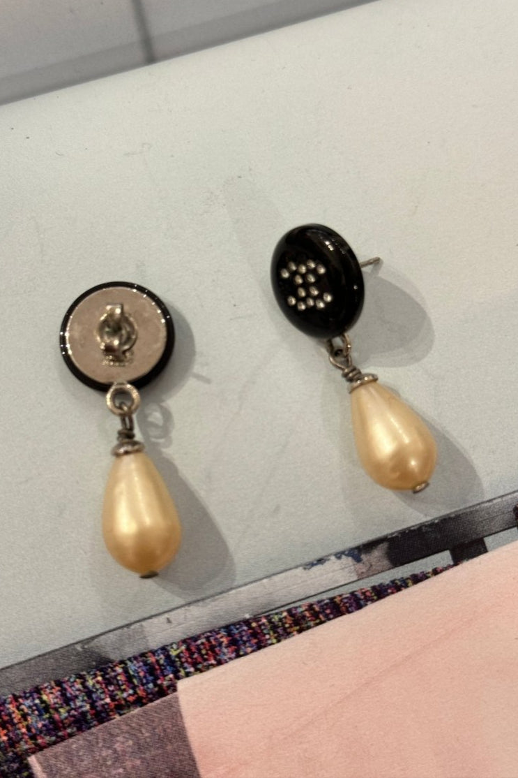 Chanel pearl earrings - WILDE