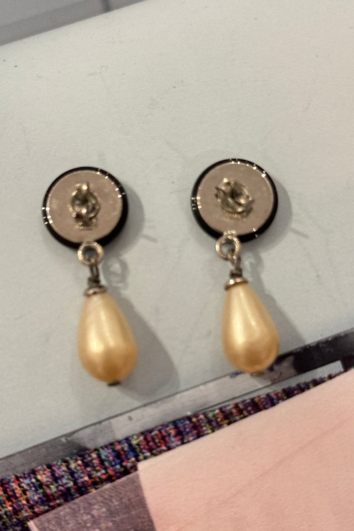 Chanel pearl earrings - WILDE