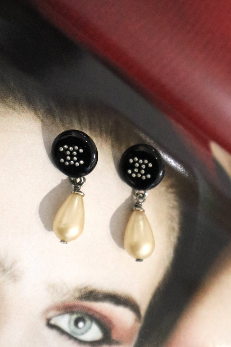 Chanel pearl earrings - WILDE