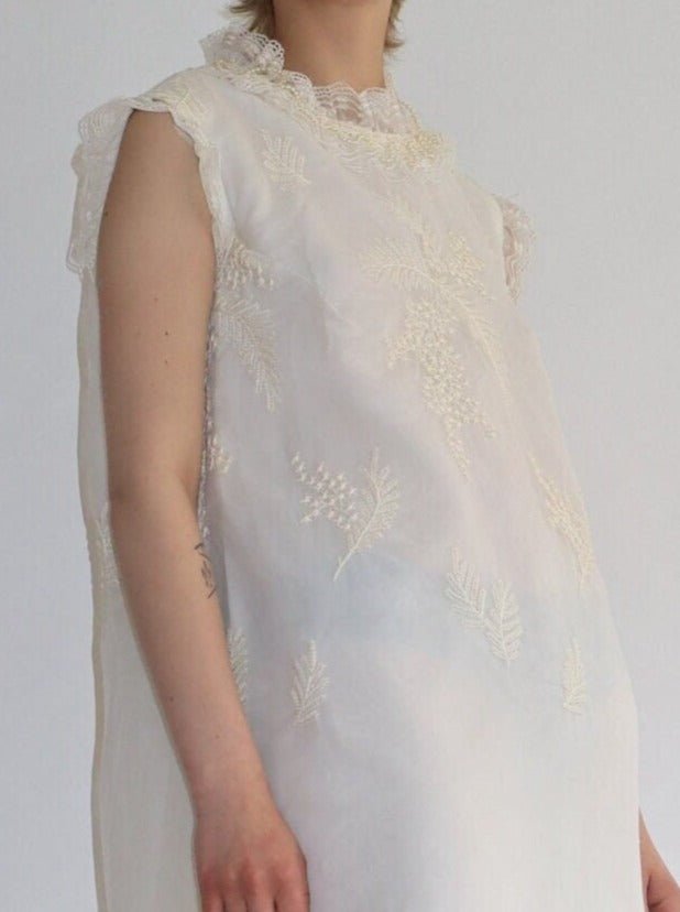 Embroidered pearls and lace dress - WILDE