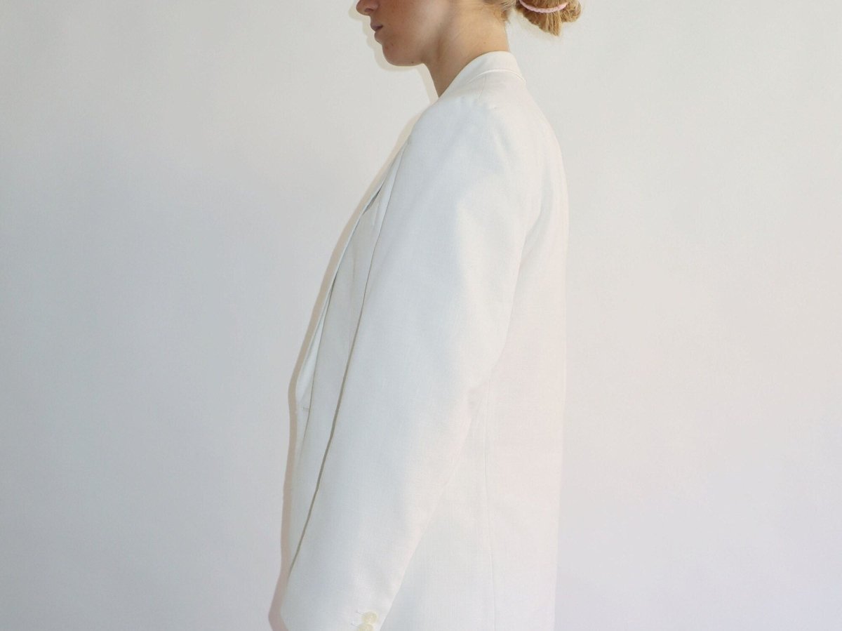 Minimalist white blazer - WILDE