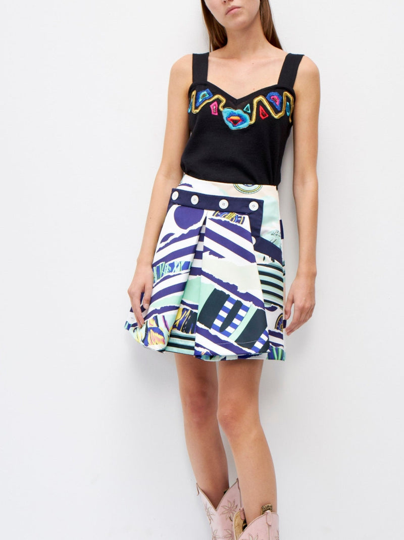 Bold Kenzo Paris logo print mini skirt. Double-lined, back zip. A line with button pleated front.